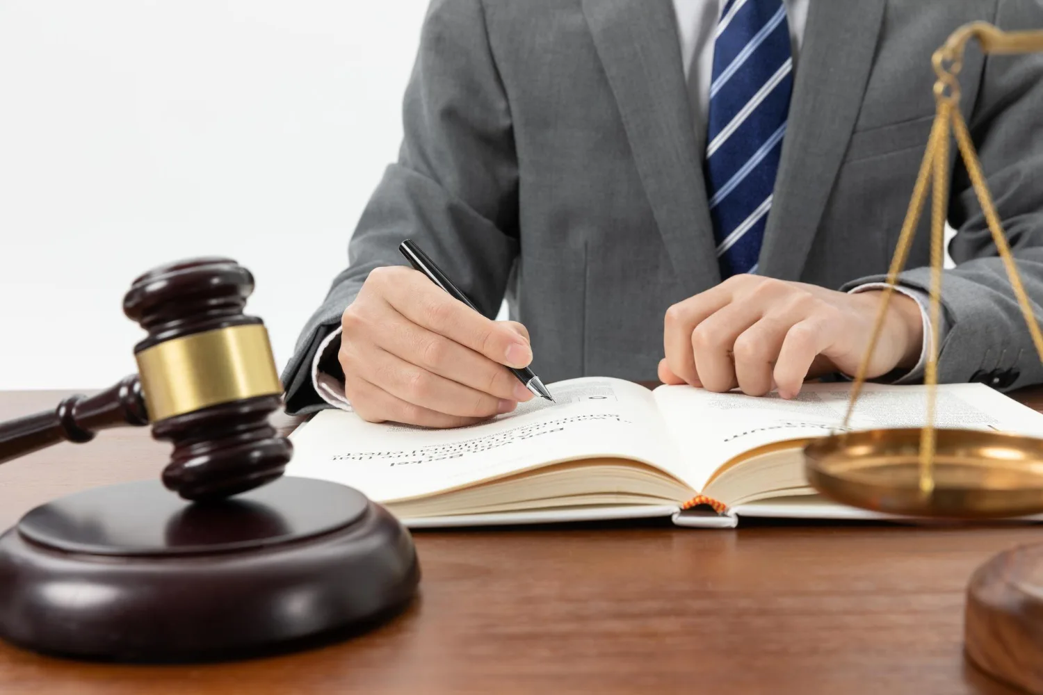 ¿hacerse Pasar Por Abogado Es Un Delito? Estas Son Las Consecuencias Legales En Los Estados Unidos