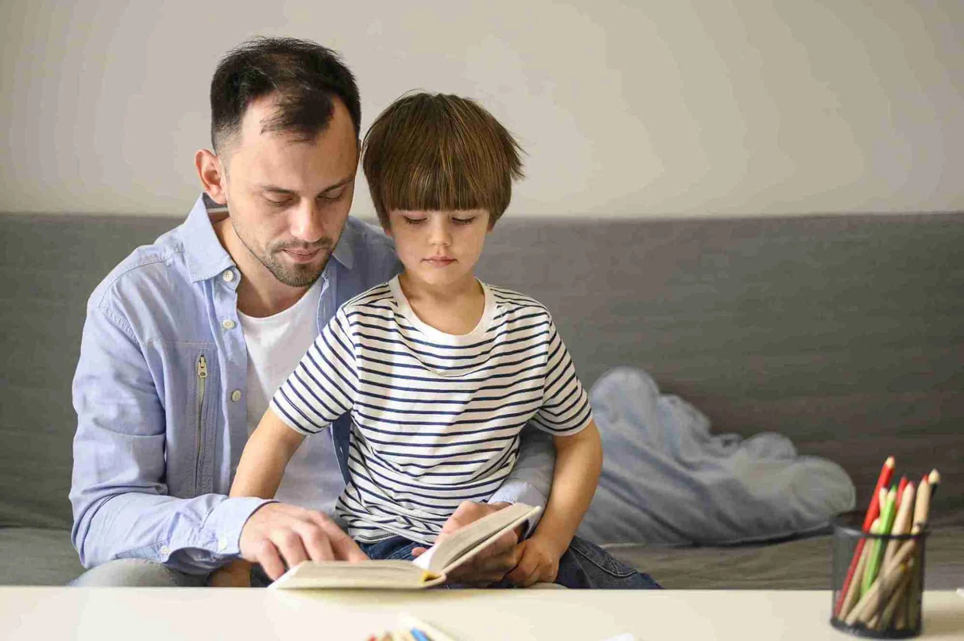 padre-preocupado-por-custodia-de-su-hijo