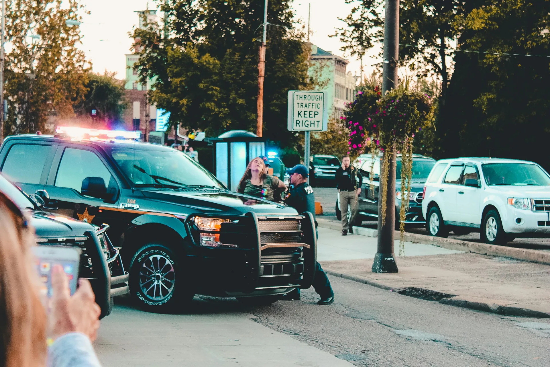 Policía detiene a una mujer